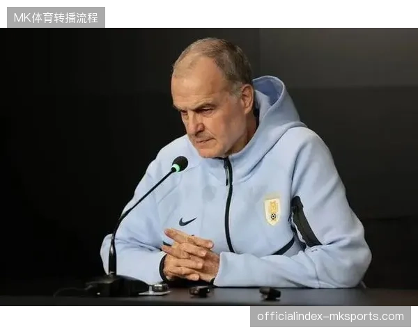 乌拉圭后防线遭遇严重伤病潮,贝尔萨的高位压迫战术面临后场真空考验 乌拉圭后防线遭遇严重伤病潮,贝尔萨的高位压迫战术面临后场真空考验